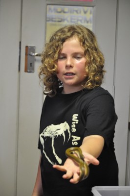 Arné Hobbs vertel Mooirivier Beskerming se personeel meer oor slange.