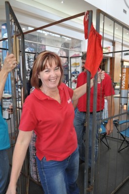 Na 3 pogings om te ontsnap, is Antoinette Badenhorst ook maar laat gaan.