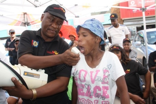One of the residents voices her dissatisfaction about the police in Potchefstroom. Photos: Selogile Leshage