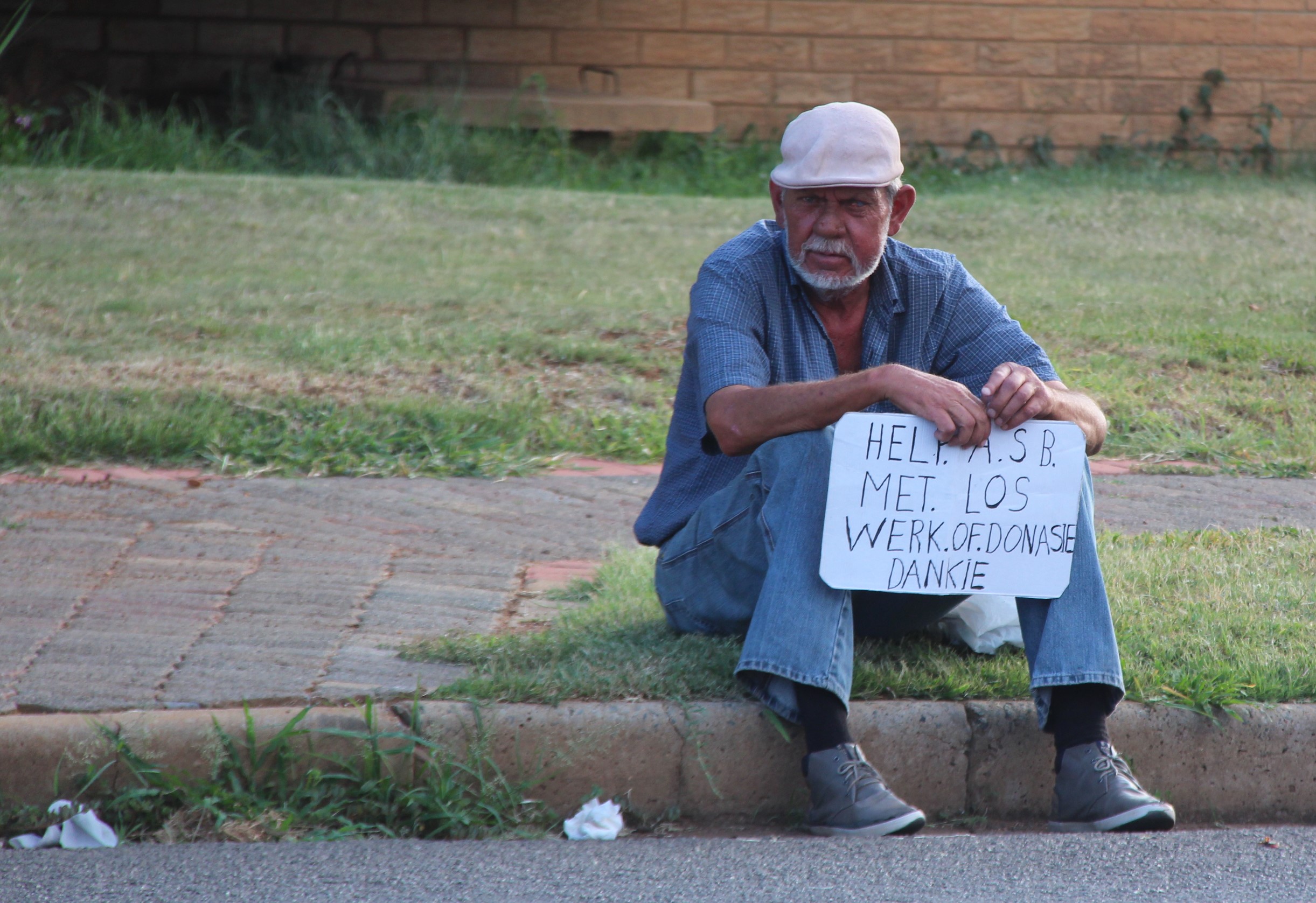 Hierdie Kersseisoen is daar steeds mense wat alleen op straat sit, sonder werk, kos of liefde in Potchefstroom. Hoe kom mense op hierdie punt?