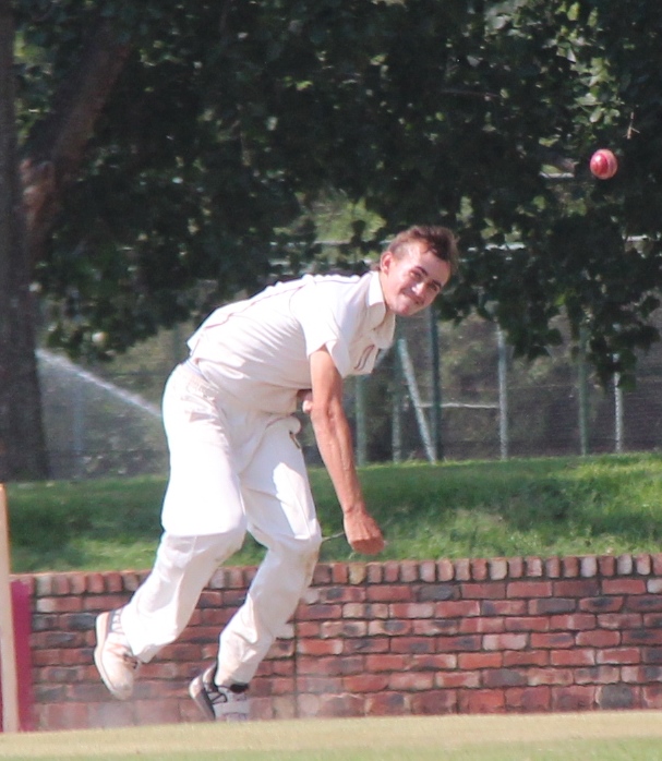 JP le Roux sending down another delivery for Puk 1