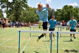 Ferdies se Nathan Kaalsen hardloop met gedetermineerdheid na die wenpaal.