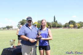 Leandri Marais is as die Senior Victrix Ludorum tydens Ferdies se Interhuis aangewys. Mnr. Lappies Labuschagne oorhandig die beker aan haar