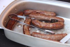 Daar was lekker worsbroodjies gebraai.