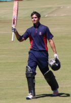Matt Erasmus waardeer die applous van die klein groepie St Stithians ondersteuners nadat hy 'n briljante 92* aangeteken het.