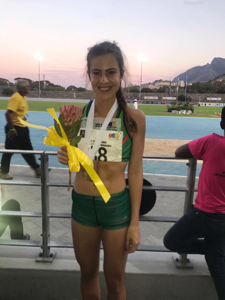 Joné Kruger (NWU Pukke) is in die wolke na haar sprong van 5.92 meter in die vroue o.20 verspring tydens die ASA Jeug- en Junior Kampioenskappe waar sy goud behaal in Noordweskleure.