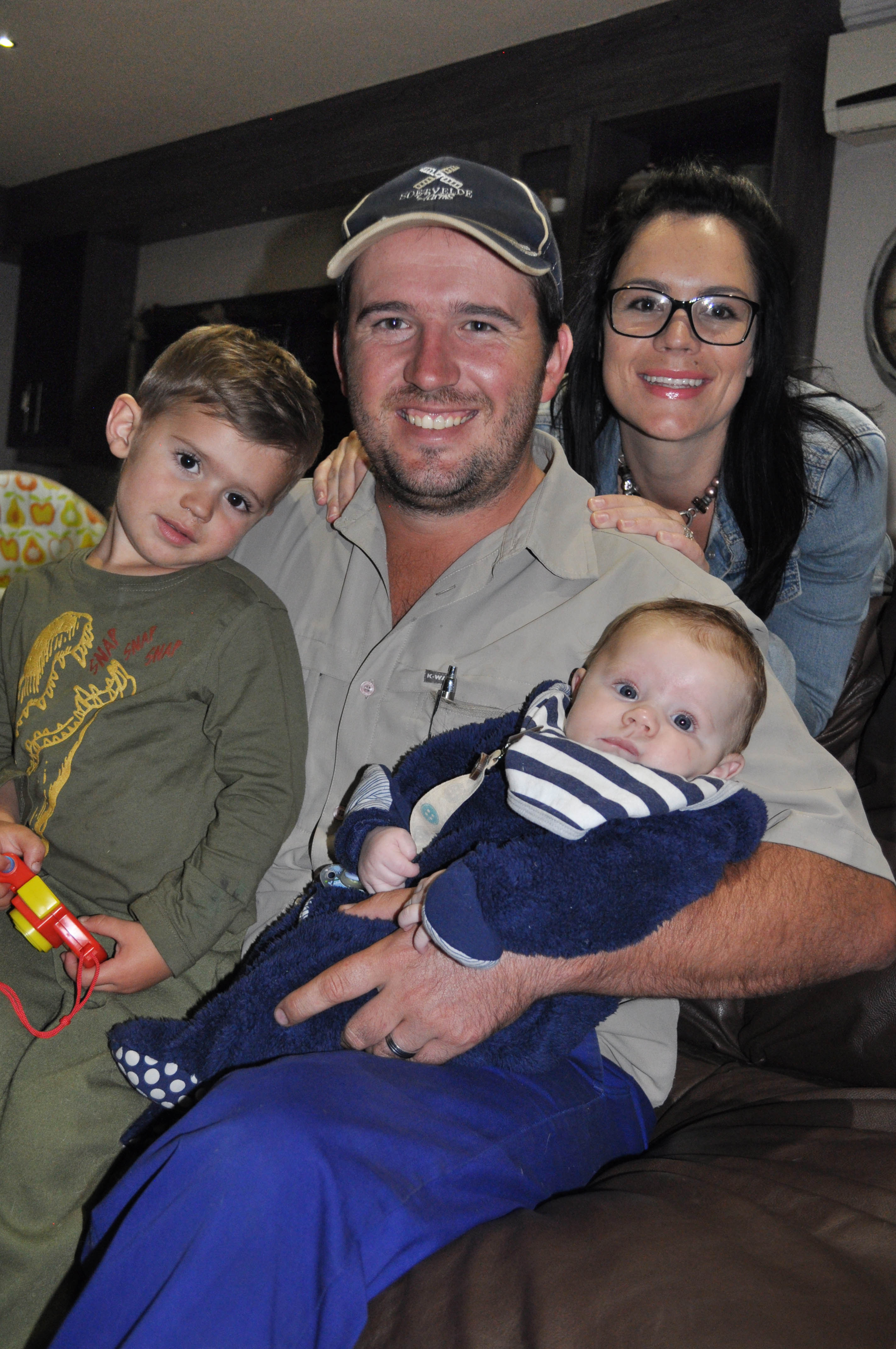 Ro'an en sy vrou, Miquet, saam met hul twee seuns, Roan en Benroux. Foto: Marianke Saayman