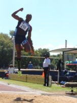 Luvo Manyonga in aksie met sy reuse sprong van 8.67 meter in die mans verspring.