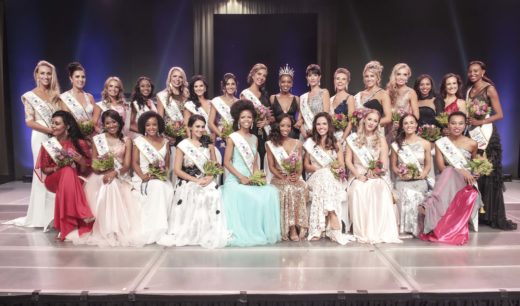 Anrike van der Walt saam met die res van die top 25 finaliste.