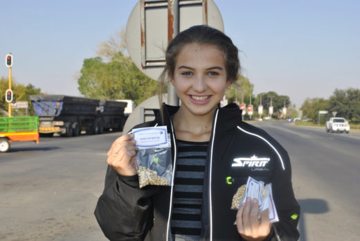 Micayla Smit from Volkies also helped out. Photo: Cadesia de Bruin
