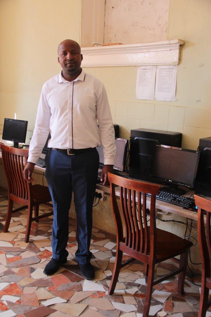 Lucky Lerefolo, the executive director of the Tlokwe Youth Centre for Excellence (TYCE) is doing fantastic work as a computer literacy lecturer at the centre's computer lab.