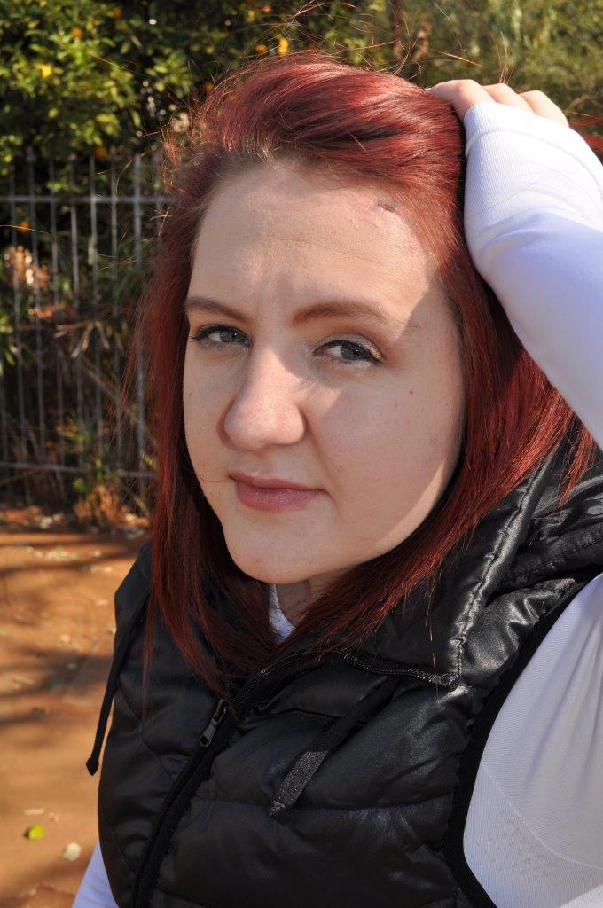 Esmarie Reyneke wys waar sy steke moes kry.