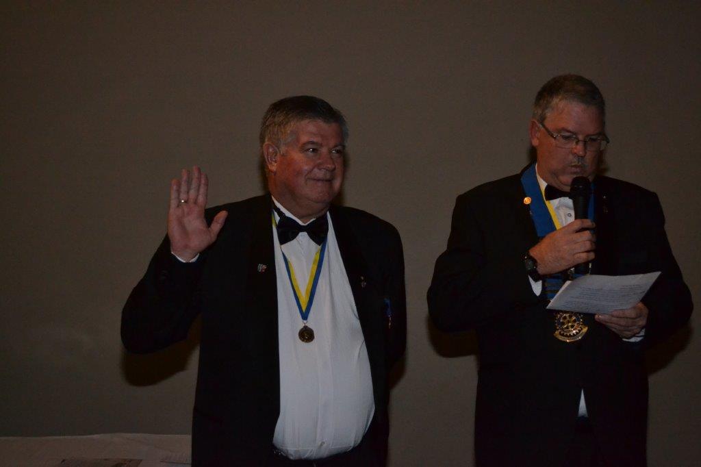 Rob Trautmann takes his oath of office as the president of the Potchefstroom Rotary Club for the third time.