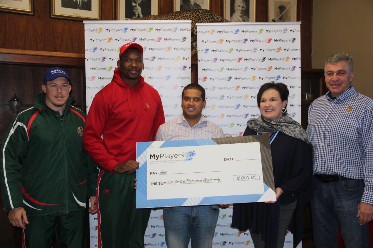 Die Luiperds in samewerking met die Suid-Afrikaanse rugbyspelersvereniging (SARPA) het gisteroggend R12 000 aan die iDuc-projek geskenk. Die Luiperds het iDuc gekies as hulle begunstigde met MyPlayers wat die skenking behartig het. Hier staan Luiperds kaptein, Juan Language, Stairs Mhlongo (Luiperds slot), Isma-eel Dollie (MyPlayers), Santi Britz (iDuc) en Tannah Stroebel (Luiperds spanbestuurder).