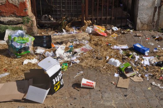 Kingsstraat lyk al soos 'n vullishoop. Foto: Marianke Saayman