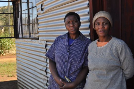 Portia Masuse en Jane Rampete.