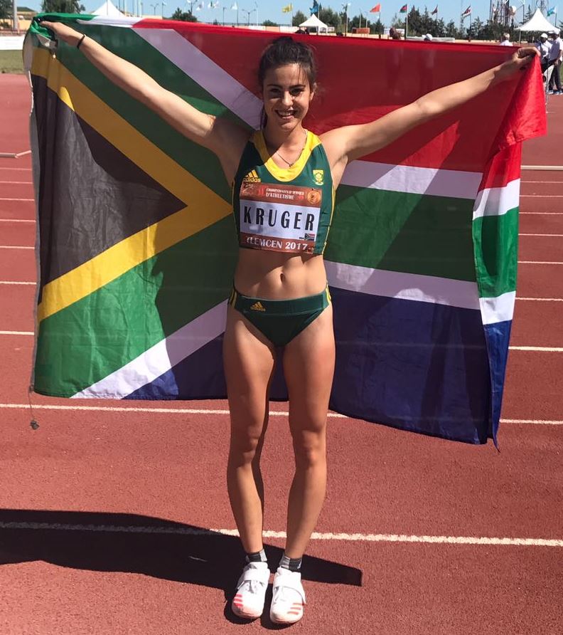 Joné Kruger (NWU-Pukke) het by die o.20 junior Afrikakampioenskappe alle verwagtinge oortref om 'n goue medalje in die sewekamp te verower. Sy is sodoende nou die beste in Afrika in haar ouderdomsgroep. Inlasfoto: Jana Steinmann (middel) van Potchefstroom Gimnasium is die o.20 Afrika junior-gewigstootkampioen nadat sy verlede naweek ‘n goue medalje in Algerië verower het.