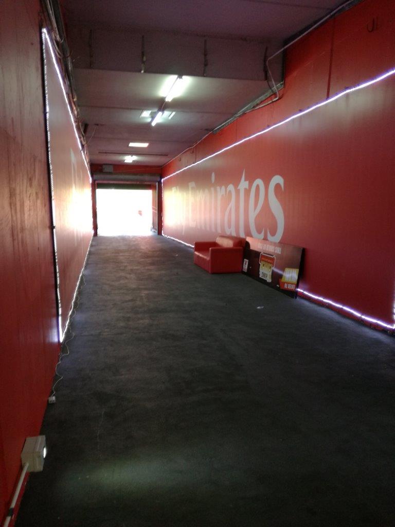 Die tonnel wat na Emirates Airline Park lei is een van die indrukwekkendste aspekte van die tradisieryke stadion