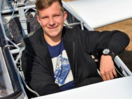 Dicky Daly van Hoërskool Ferdinand Postma is 'n gretige vlieënier.