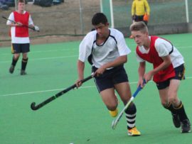 Ronnie Hendriks van Gimmies se o.16A hokkiespan in aksie.