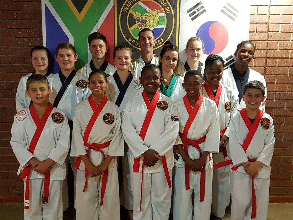 Senior members who performed: Back: Imke de Kock (2 bronze), André van Rooyen (3 gold), Ronnie du Preez (silver and bronze), Hanke de Kock (silver, 2 bronze), Tumelo Mohlomi (2 bronze). Middle: Ruan van der Berg, Cara de Kock (bronze), Iva Ivanov (silver), Botle Mohlomi (gold, silver). Front: JC Wyllie (silver, 2 bronze), Emma Witten (gold, 2 silver), Kholisile Xaba (bronze), Nicholas Chihabga (gold, 4 silver, 1 bronze), Ivelin Ivanov (3 silver, bronze).