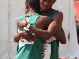 Joel Mmone en Thabang Mosiako wens mekaar geluk nadat hulle podiumplekke vir ASNW verower het.