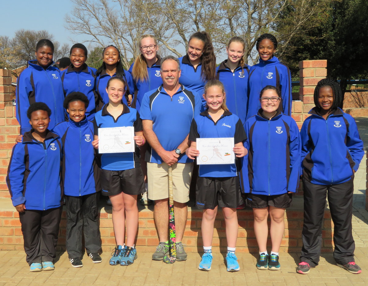 Agter van links: Sisipho Bodoza, Ditiro Gopane, Thami Yona, Monique Lubbe (onderkaptein), Ina Mari Palm, Jilian Springthorpe, Lebone Gaabe. Voor van links: Mathabo Moffat, Tlotlo Rampo, Juané Schoeman (kaptein), Mnr. DJ Aucamp (afrigter), Maryke Gildenhuys, Veronique de Lange, Kamogelo Mohlatlole. Jolanda Lange en Susan Steyn (afwesig)