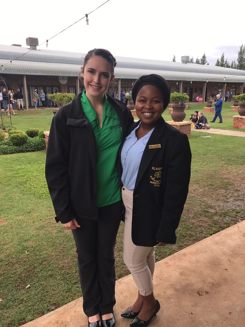 Elbé van der Merwe en Veronica Ramokgoname. Foto: Verskaf