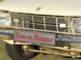 Die motorkar, 'n 1970 Mazda De Lux, waarmee hulle aangekom het.