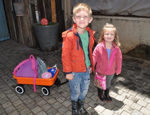 Hendro en Limoné Stols het hul inkopies in 'n waentjie gelaai