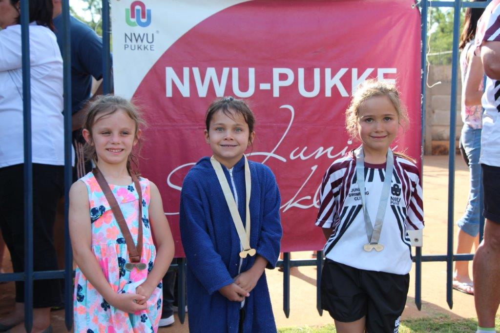 Dogters o.6 25m rugslag (vlnr): Zoe Risi, Irma Kotzeé en Izelna Wolmerans. 