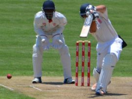 Louis van Schalkwyk hou sy kolf omhoog nadat hy 116 aangeteken het op die eerste dag van die o.19 Khaya Majola Nasionale Krieketweek wat vanaf 17-22 Desember by St Stithians Kollege in Johannesburg aangebied is.