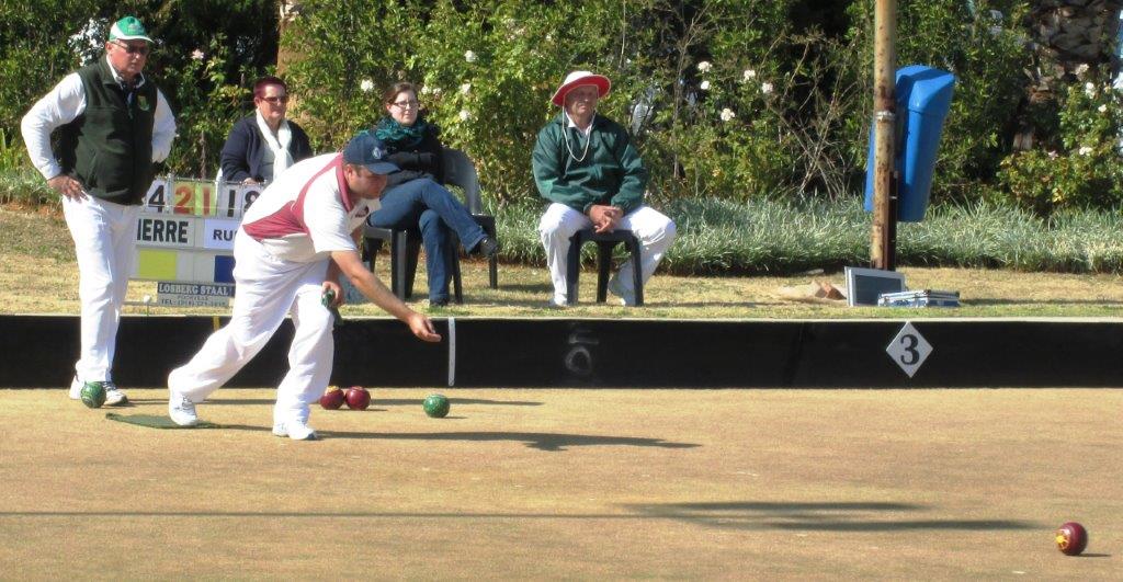 Noordwes se twee Protea rolbalspelers, Pierre Breitenbach en Rudi Jacobs tydens verlede seisoen se mansenkelspelkampioenskap. Foto: Piet de Jager