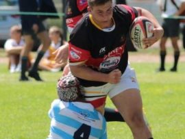 Volkies se Kobus Burger op die aanval teen Noordheuwel vir Volkies se eerstespan in die Puk-Reeks. Volkies het met 39-22 op hulle tuisveld verlede Saterdag, 24 Maart gewen. Foto: Maritha van Zyl