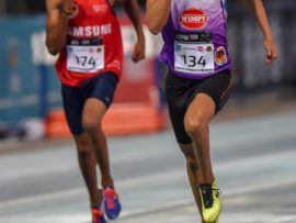 Die NWU se goue ster, Chederick van Wyk, op pad na die wenstreep en goue medalje in die mans 100 meter tydens die 2018 Varsity Atletiekbyeenkoms in Pretoria wat op Vrydag, 23 Maart plaasgevind het. Foto’s: Christiaan Kotze/SASPA