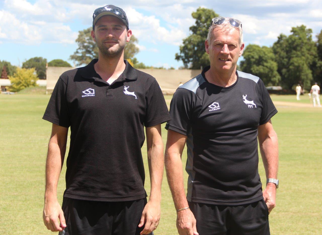 Nottinghamshire’s head coach, Peter Moores (right) praised the excellent facilities in Potchefstroom. Next to him is the sports psychologist of Nottinghamshire, Matt Thompson.