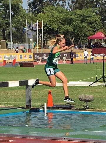 Cara du Preez het goud behaal in die 2000 meter hindernis.