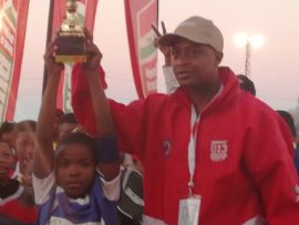 Lucky Khune awards the winning trophy to Academy FC