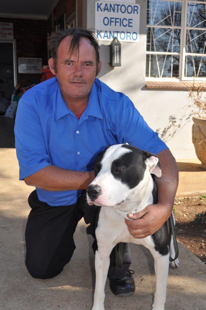 Hendrik Heymans en sy beste vriend Tyson. FOTO: Marianke Saayman