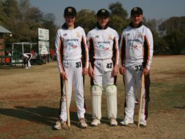 Volkies se drie helde met honderdtalle. Van links na regs is Van Zyl Smit, Christiaan Bester en Martin Fourie