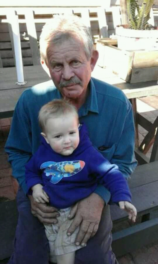 Gerhard Byleveld en sy kleinseun Henco.