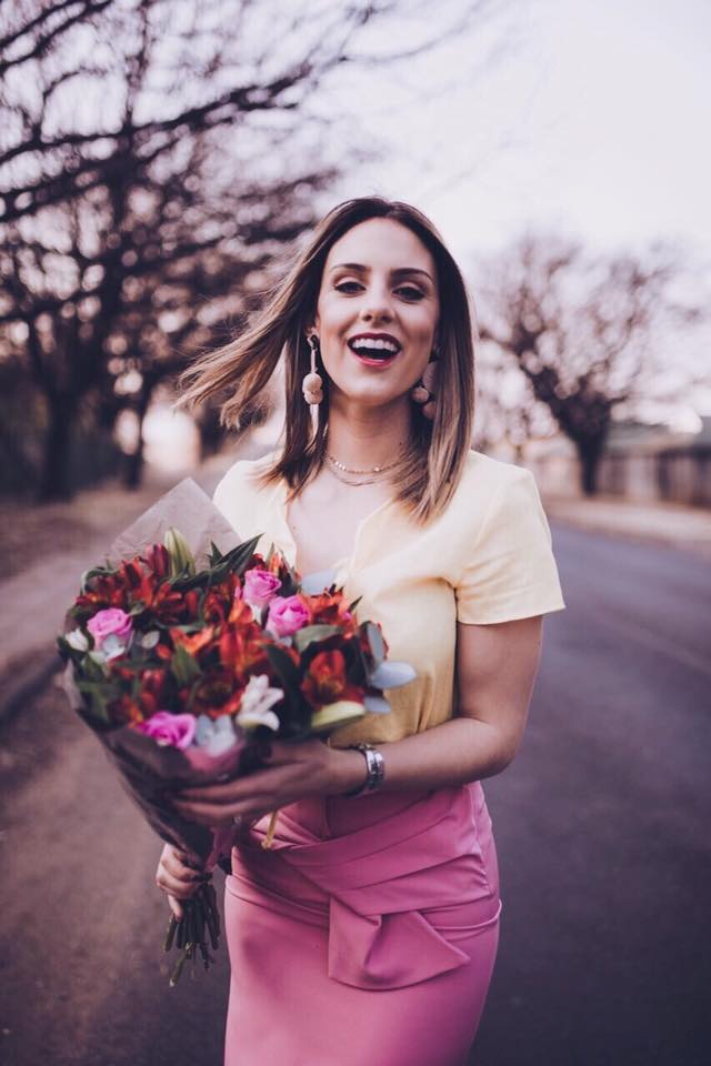 Potchefstroom se pragtige Jani Cronjé sal hierdie Vrydag, 9 November, op die Mev. Suid-Afrika verhoog verskyn. Foto: Facebook