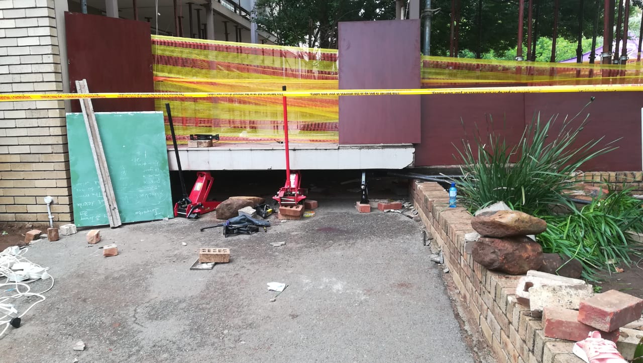 Die deel van die brug wat op die kinders geval het.