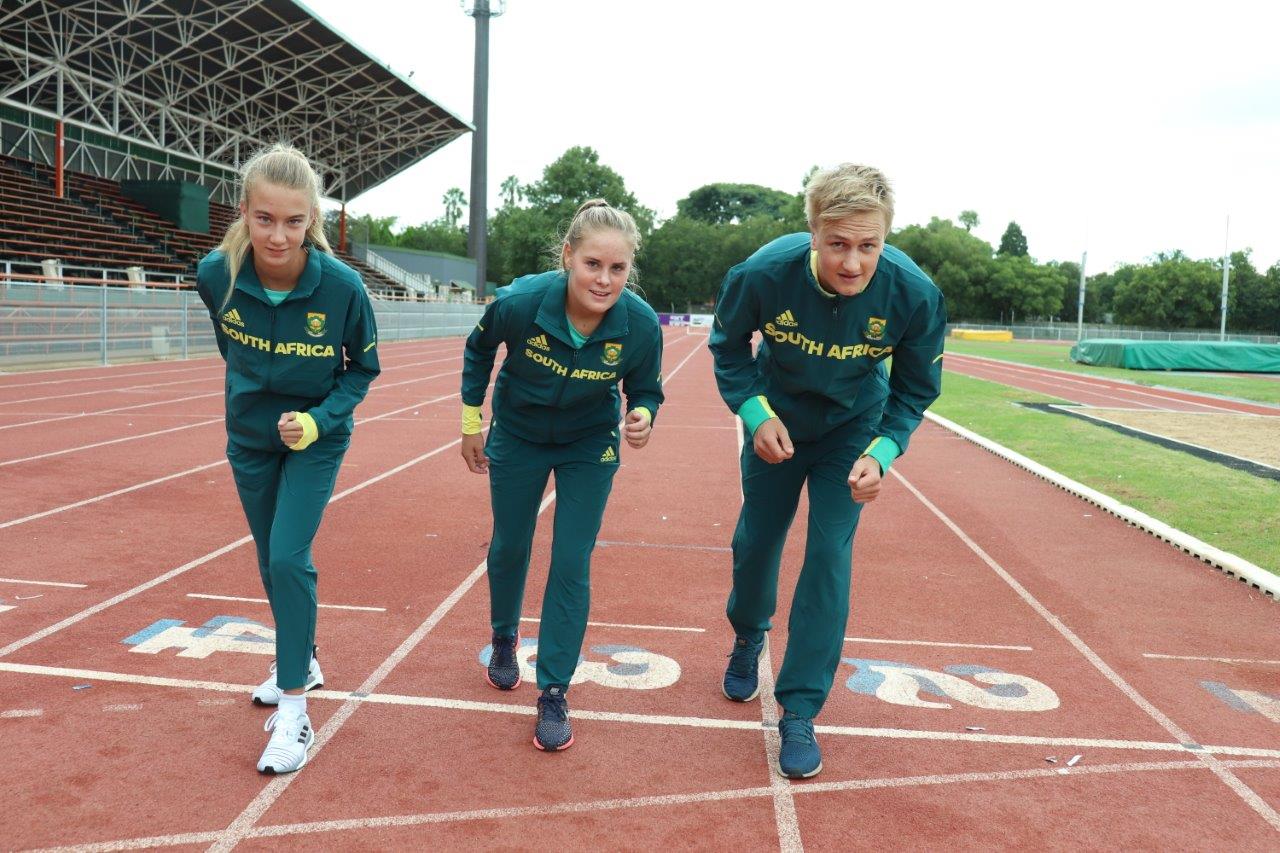 Potchefstroom se jong SA landloopatlete is gereed om naam te maak by die 2019 Landloop Wêreldkampioenskappe in Aarhus, Denmarke op Saterdag, 30 Maart. Van links is Danielle Verster (junior vroue), Cara du Preez (junior vroue) en Robert de Villiers (junior mans).