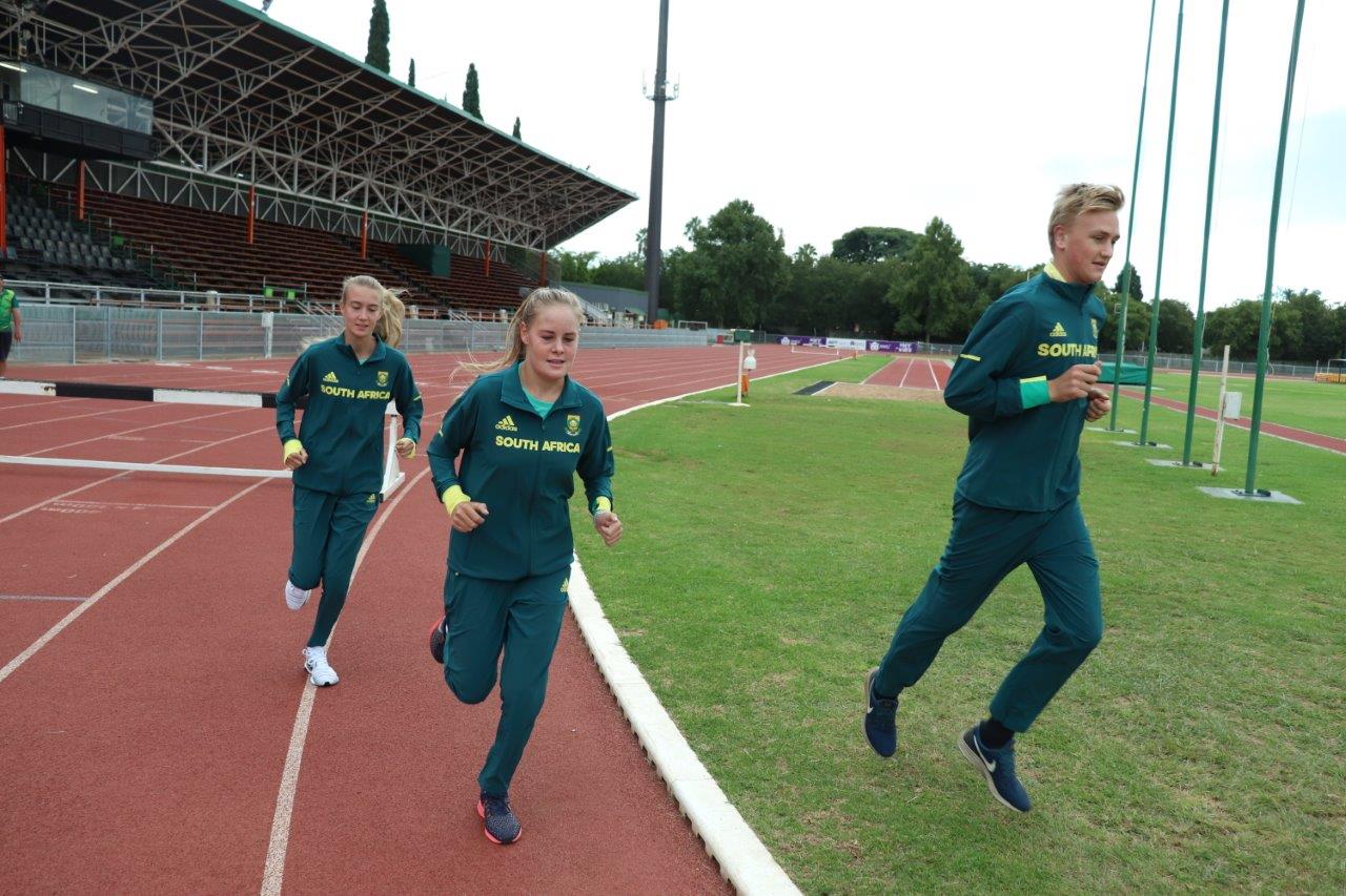 Potchefstroom se jong SA landloopatlete is gereed om naam te maak by die 2019 Landloop Wêreldkampioenskappe in Aarhus, Denmarke op Saterdag, 30 Maart. Van links is Danielle Verster (junior vroue), Cara du Preez (junior vroue) en Robert de Villiers (junior mans).