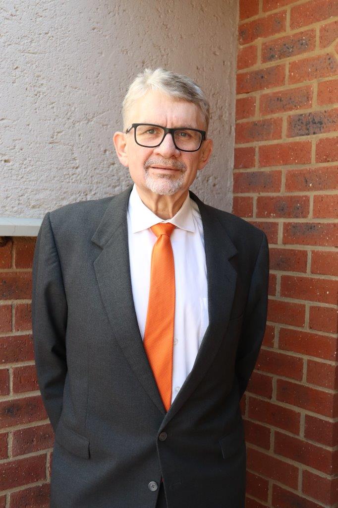 Adv. André May