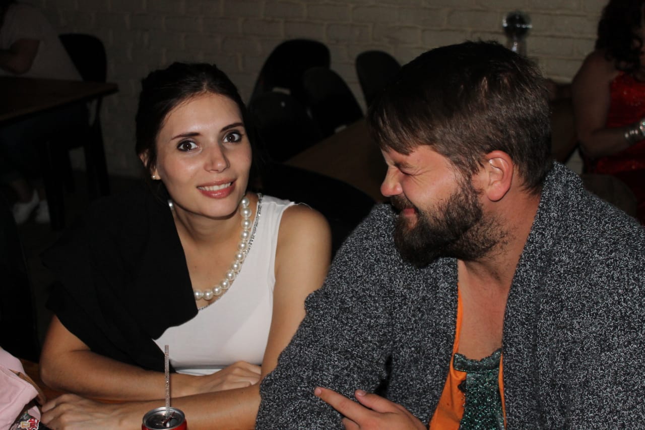 Eloise Rootman (PAWS inspekteur) en Daryl White. 