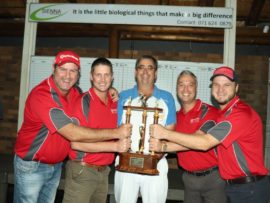 Die wenners van die PPC Rolbalklub se besigheidsliga is Robcon. Van links is Cobus van Aswegen, Roland Koekemoer, Louis Wessels (PPC), Kevin Smithers en Kobie Janse van Rensburg. Foto: Verskaf