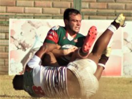 Die Luiperds se Evardi Boshoff word raakgeduik in die Luiperds se 39-29 oorwinning teen Grens. Foto: Wouter Pienaar