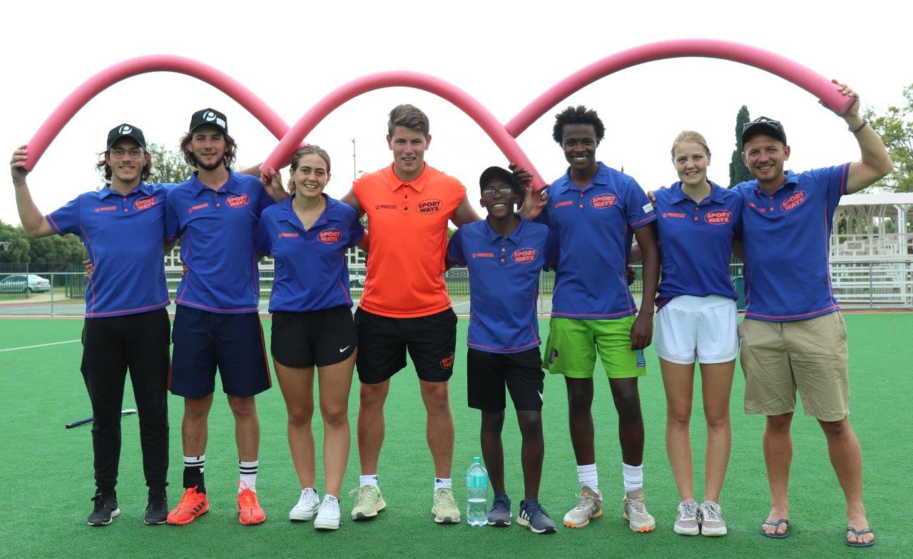 Thomas Vis (in the orange shirt) together with the coaches in the Princess Dutch Hockey Clinic program.